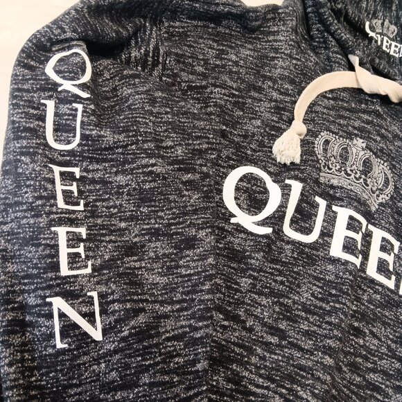 Queen pullover hoodie size small (flaw) - Picture 2 of 16
